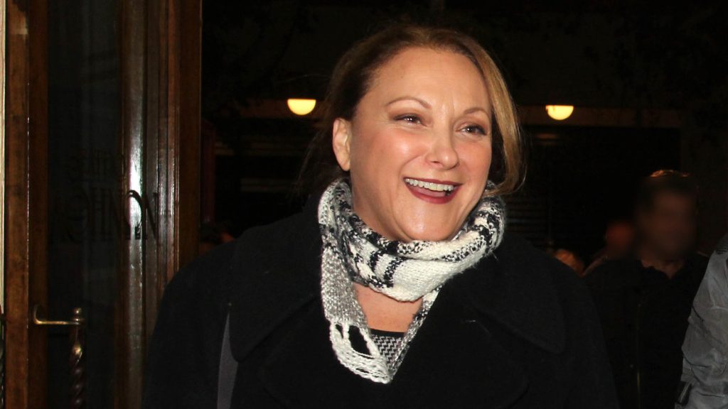 Η αποκάλυψη της Ρένιας Λουιζίδου για την αμοιβή της από το «Καφέ της Χαράς» – «Δεν ζήτησα ποτέ τα διπλά λεφτά γιατί…»