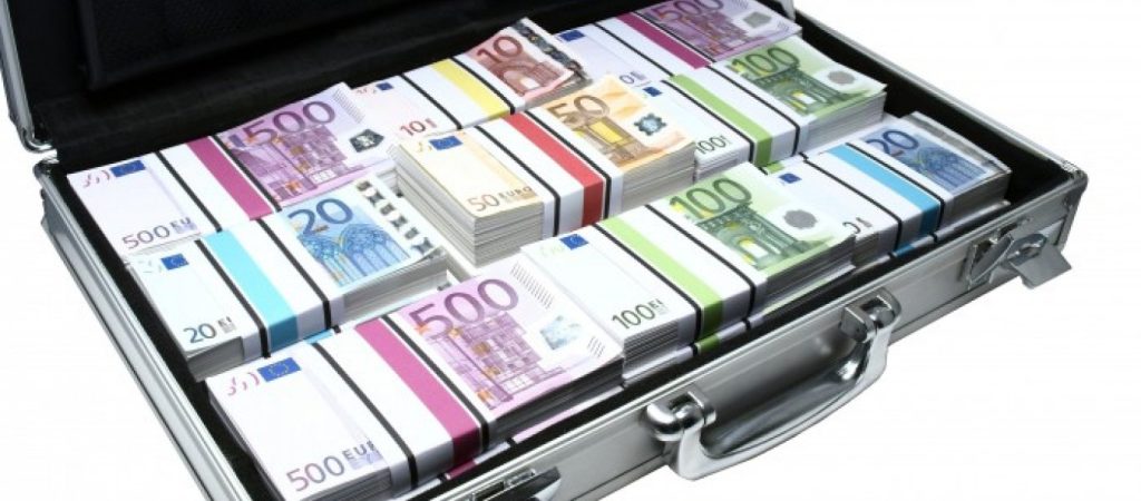 Συγκλονιστική κίνηση από άντρα στη Γερμανία: Βρήκε σακίδιο με 16.000 ευρώ αλλά το επέστρεψε