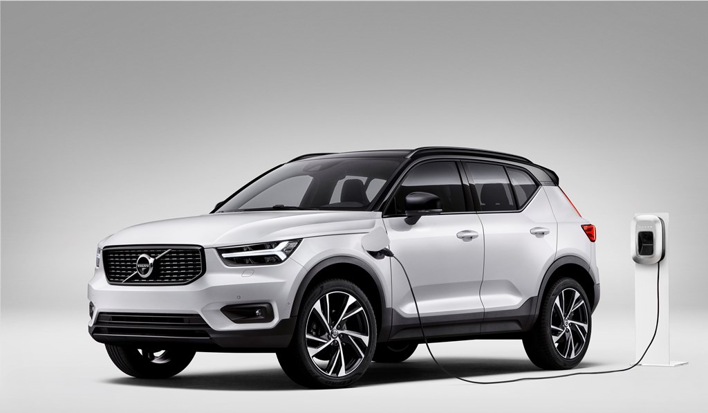 Η Volvo επιδοτεί για 12 μήνες την οδήγηση με ηλεκτρική ενέργεια