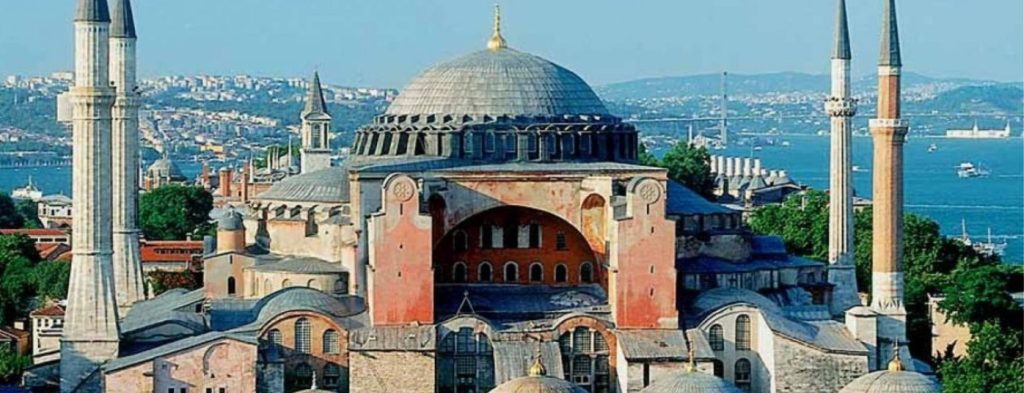 Μυστικά και θρύλοι της Αγίας Σοφίας: Πόσες φορές έχει χτιστεί και τι κρύβεται στα υπόγεια τούνελ;