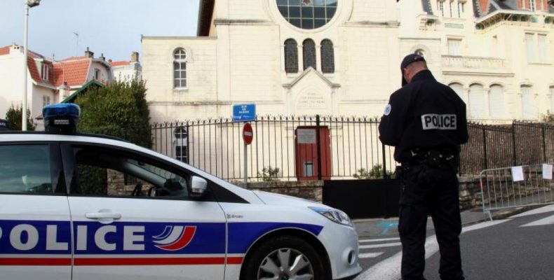 19χρονος σκότωσε παιδόφιλο ιερέα με αγαλματίδιο του Ιησού