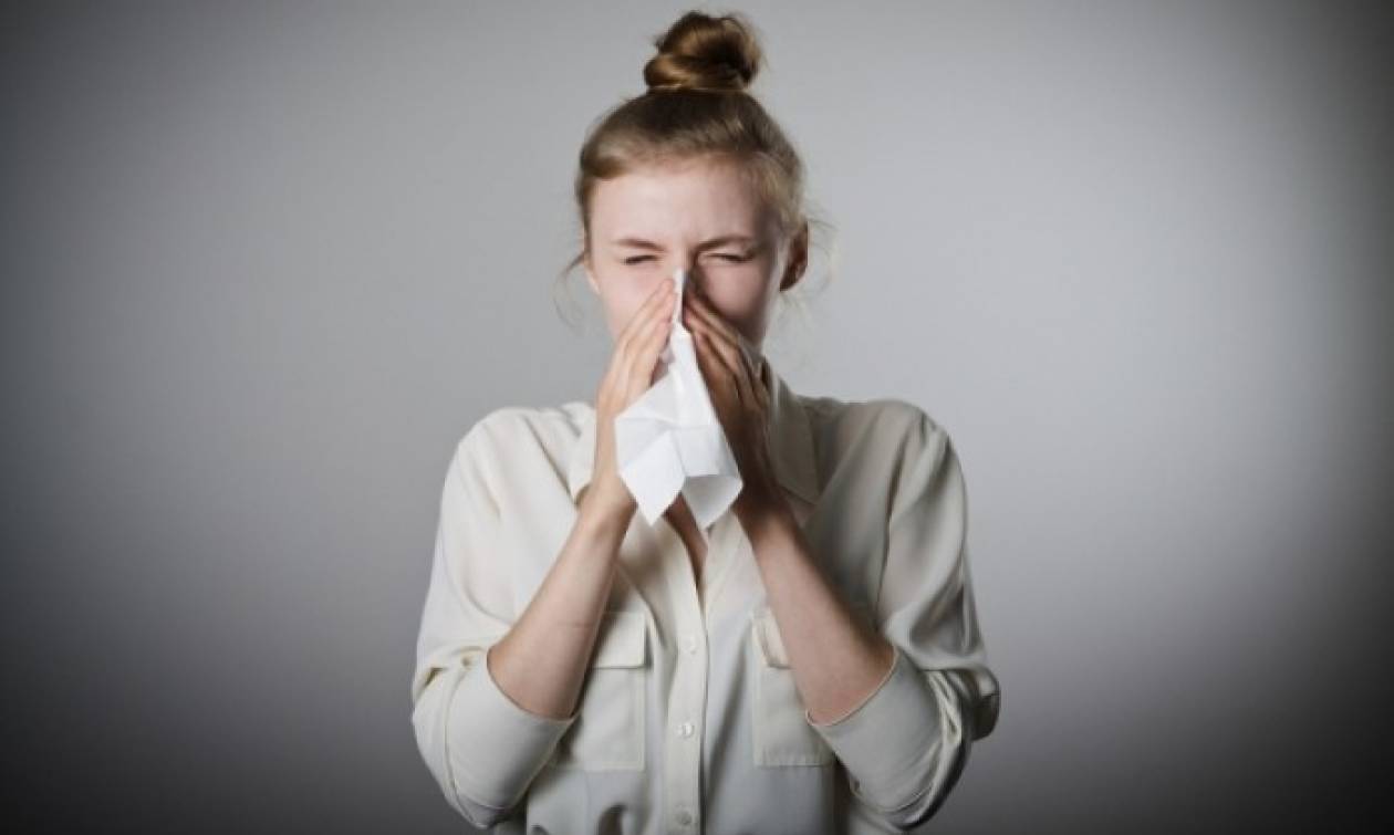 Βλέννα με αίμα από τη μύτη: Τι μπορεί να σημαίνει για την υγεία σας;