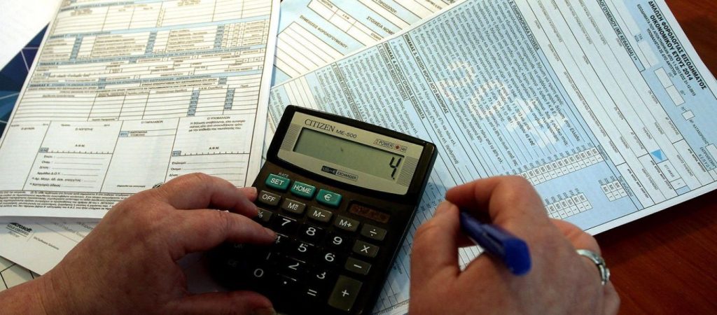 «Βαρύς» ο λογαριασμός: Oi φορολογικές υποχρεώσεις μέχρι την εκπνοή του 2019