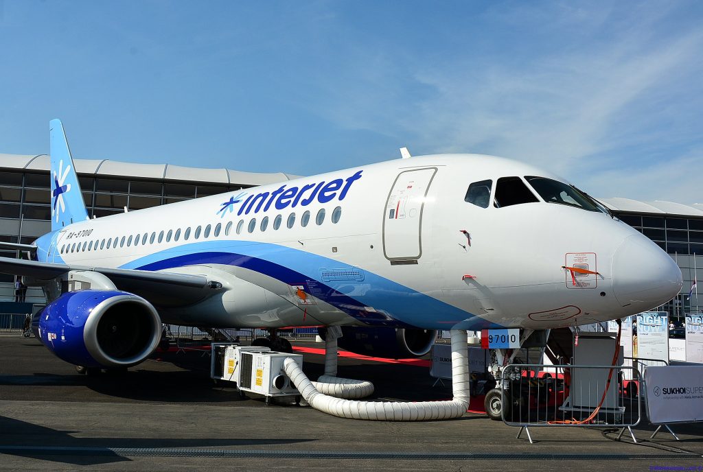 Ρωσία: Aεροσκάφος Superjet βγήκε από τον διάδρομο σε αεροδρόμιο της Μόσχας – Τρόμος για τους επιβάτες