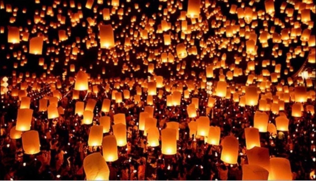 Ναύπακτος: Δεκάδες φαναράκια γέμισαν τον ουρανό (βίντεο)