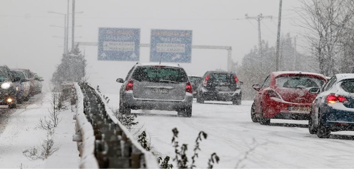 Τι πρέπει να ξέρετε πριν ξεκινήσετε τη βόλτα σας στους χιονισμένους δρόμους