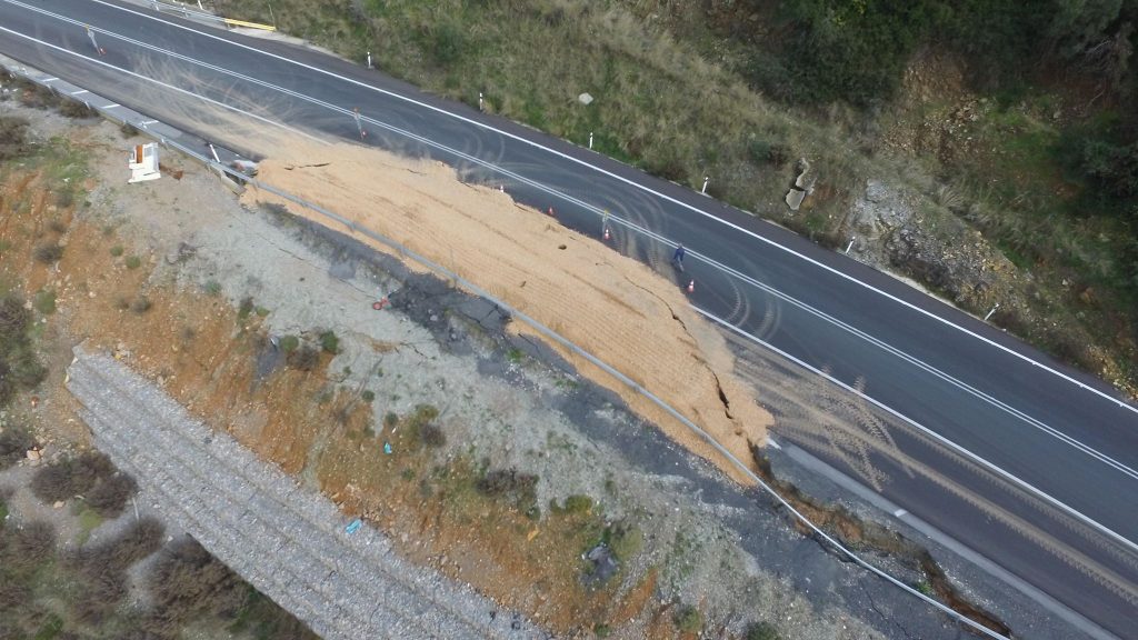 Κατολίσθηση και καθίζηση στην Κω από την κακοκαιρία «Ζηνοβία» (βίντεο)