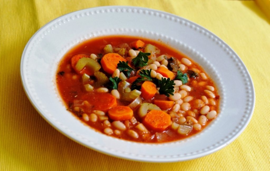 Φασολάδα: Τα «μαγικά» οφέλη της για τον οργανισμό μας