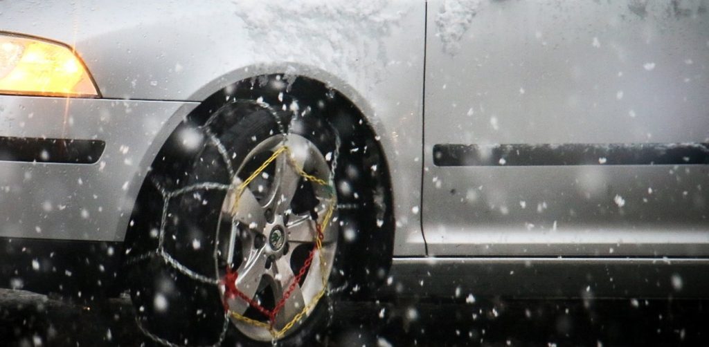 Μεγάλα προβλήματα προκαλεί η «Ζηνοβία»: Ποιοι δρόμοι έχουν κλείσει και ποιοι χρειάζονται αλυσίδες