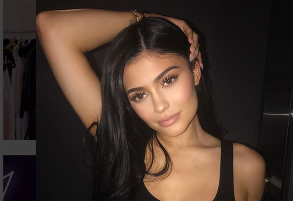 Kylie Jenner: Τα πετάει όλα έξω για να μπει καλά το 2020 (φώτο)