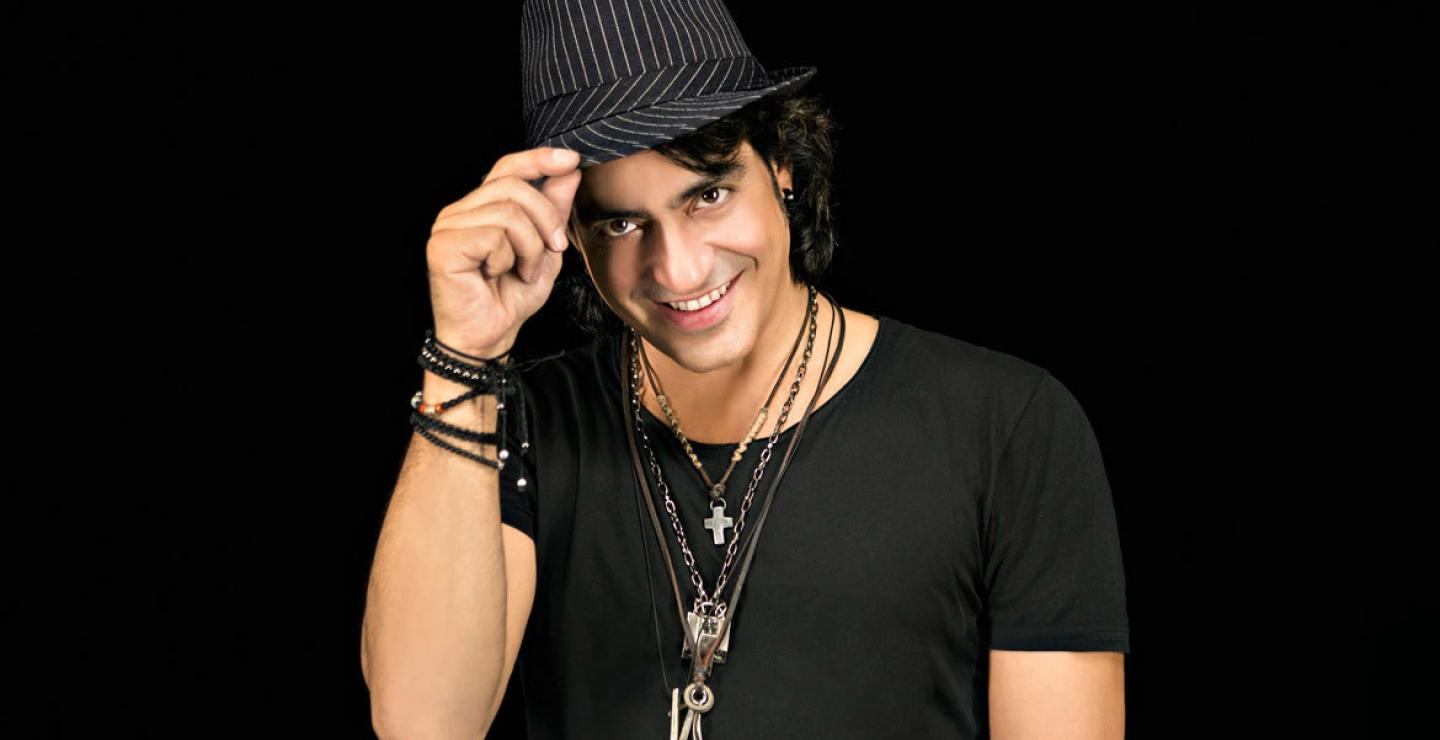 To κορίτσι με το πλούσιο μπούστο που «τρέλανε» τον Διονύση Σχοινά (φωτο)