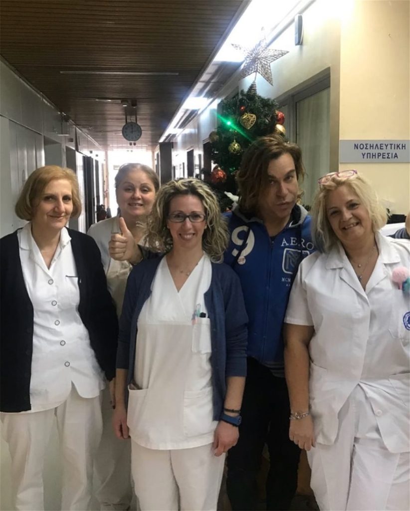 Tρύφωνας Σαμαράς: Χριστούγεννα στο νοσοκομείο για τον κομμωτή (φωτο)