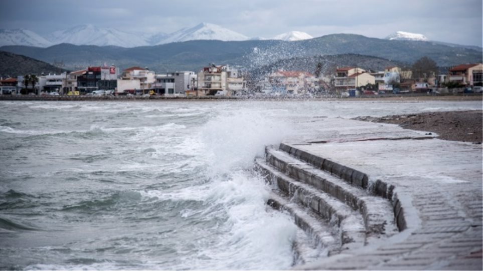 Κακοκαιρία: Έντονα τα προβλήματα στη Χαλκίδα – Παραμένει χωρίς νερό