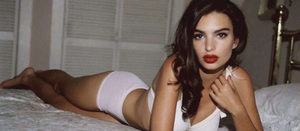 Έμιλι Ρατακόφσκι: Πόζαρε για να διαφημίσει εσώρουχα και «τρέλανε» το instagram (φώτο)