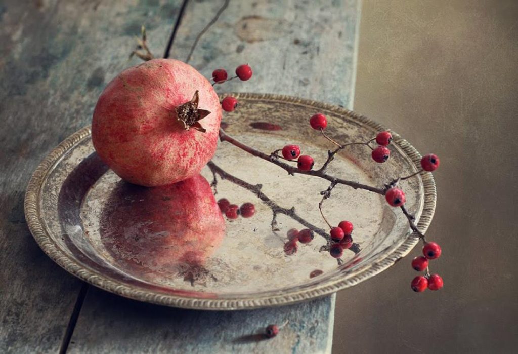 Τα έθιμα για την παραμονή Πρωτοχρονιάς: Το έθιμο της «καλής χέρας» στα Χανιά και η κολόνια στην Κέρκυρα