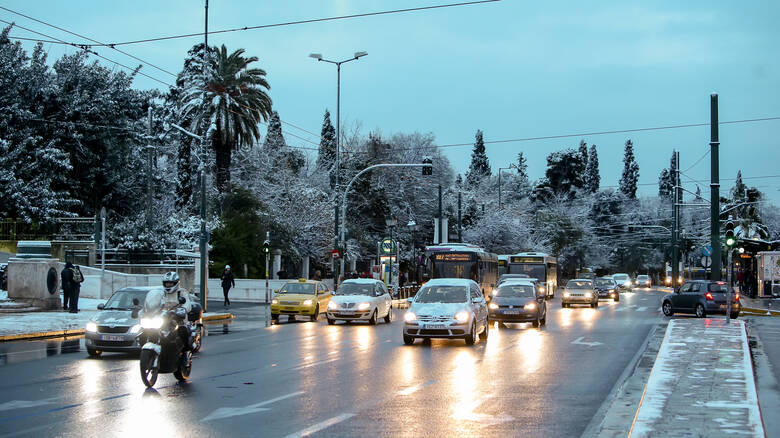 Kαιρός: Νέο κύμα κακοκαιρίας – Χιόνια στα βόρεια προάστια της Αττικής (φωτο)
