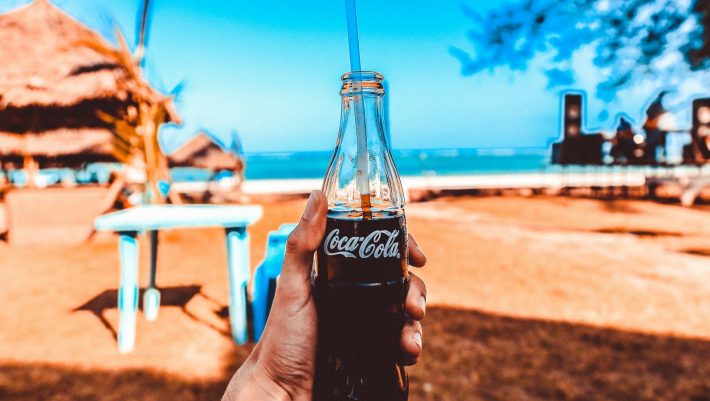 «Δροσίζει, ξεκουράζει τα νιάτα»: Το θρυλικό ελληνικό αναψυκτικό που εξαφάνισε η Coca-Cola (φωτο)