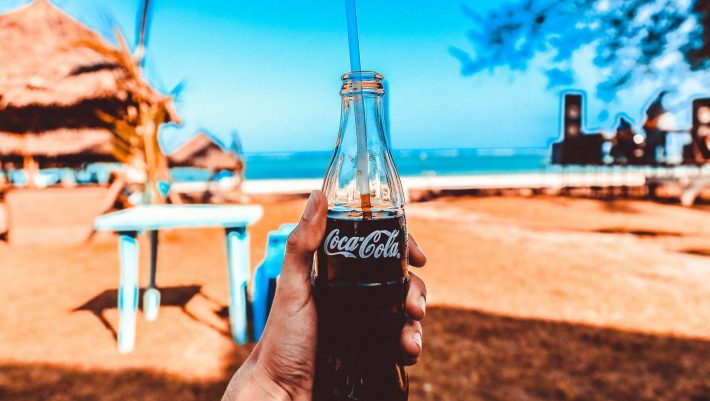 «Δροσίζει, ξεκουράζει τα νιάτα»: Το θρυλικό ελληνικό αναψυκτικό που εξαφάνισε η Coca-Cola (φωτο)
