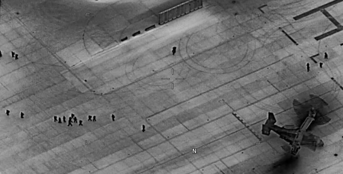 Βίντεο: Αμερικανοί πεζοναύτες αποβιβάζονται με MV-22 στη Βαγδάτη