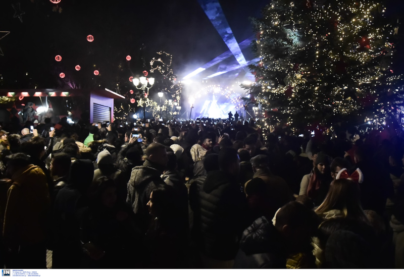 Έτσι υποδέχτηκε η Αθήνα τη νέα δεκαετία – Η λαμπερή γιορτή του Δήμου (φώτο)