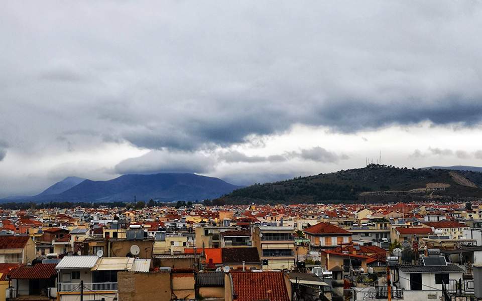 Καιρός Πρωτοχρονιάς: Χειμωνιάτικος αλλά βελτιωμένος – Ήπια η νέα η κακοκαιρία που έρχεται