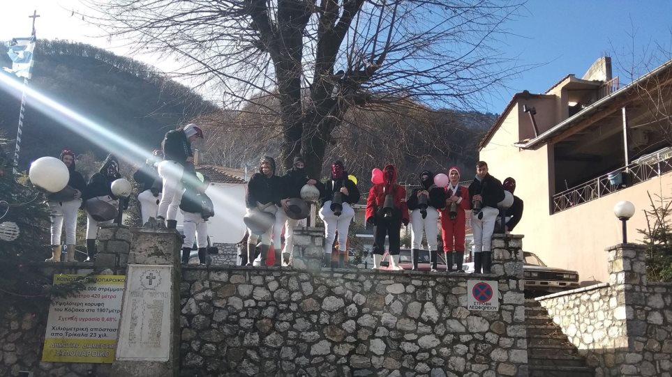 Βγήκαν οι… καλικάντζαροι στο χωριό Ξυλοπάροικο στα Τρίκαλα (βίντεο)