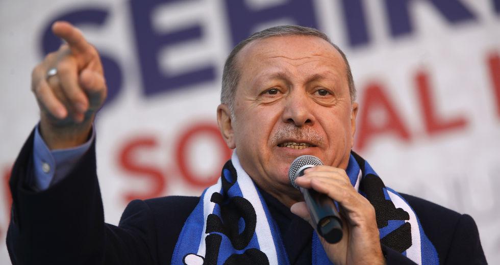 «Λύσσα» στην Άγκυρα για EastMed και ελληνική ΑΟΖ: «Η βρώμικη συμφωνία σας θα καταρρεύσει»