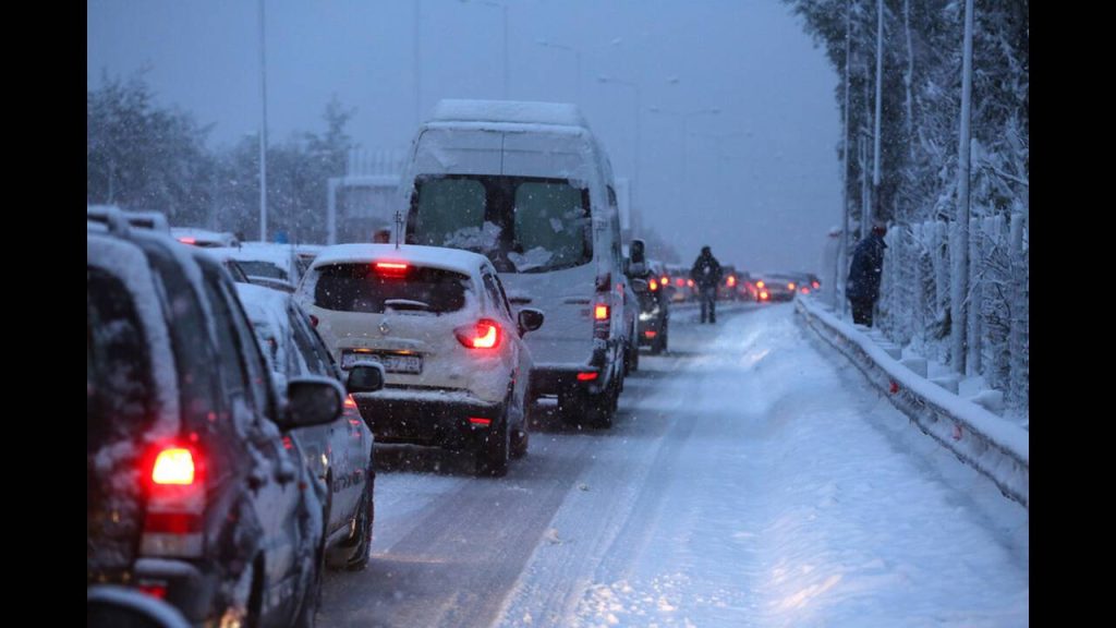 Το υπουργείο Υποδομών και Μεταφορών ετοιμάζει κυρώσεις σε περίπτωση που ξανακλείσει η εθνική οδός λόγω κακοκαιρίας