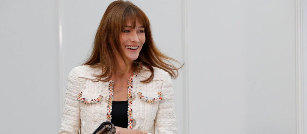 Κάρλα Μπρούνι: Πόζαρε με μπικίνι στο Instagram για το 2020 (φώτο)