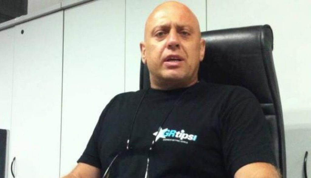 Κώστας Ραπτόπουλος: Τον ξυλοκόπησαν μπροστά στην οικογένειά του (βίντεο)