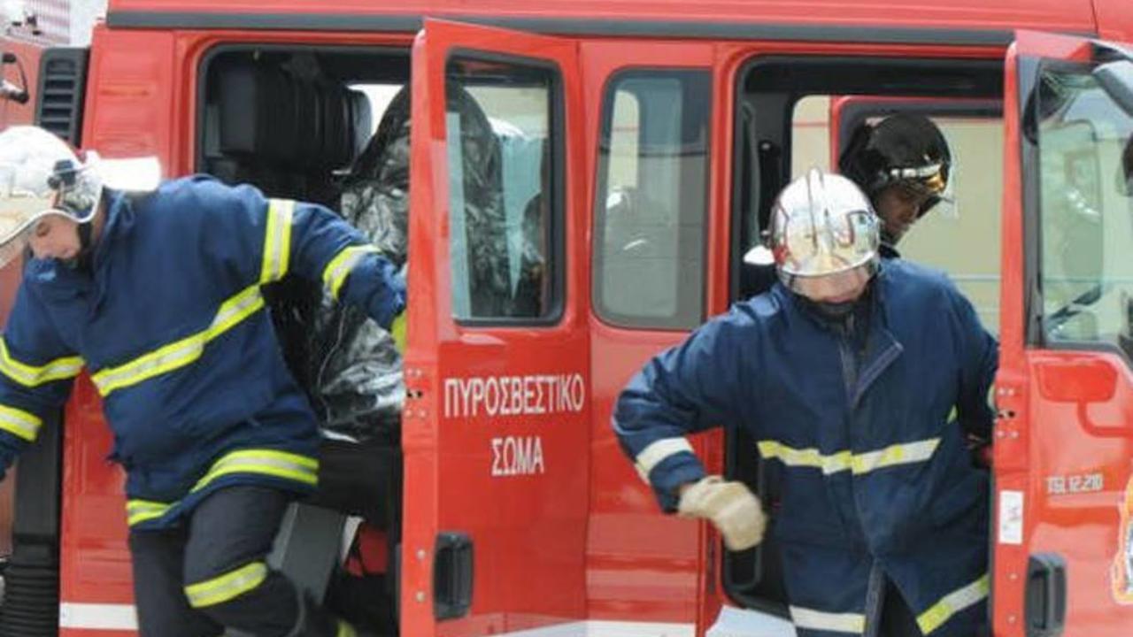 Πειραιάς: Φωτιά σε κτίριο – Ισχυρές δυνάμεις της Πυροσβεστικής