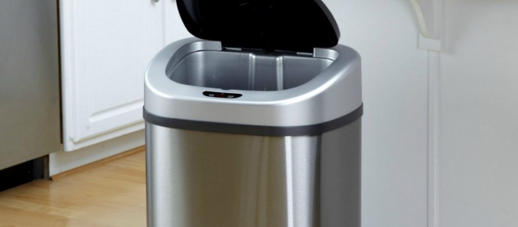 Αυτό είναι το κόλπο για να μην μυρίζουν τα σκουπίδια – Εύκολο και χωρίς χρήματα