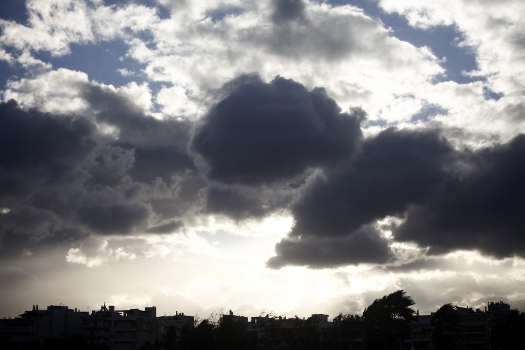 Καιρός: Γενικά αίθριος σε όλη τη χώρα – Αύριο έρχεται ο «Ηφαιστίων»