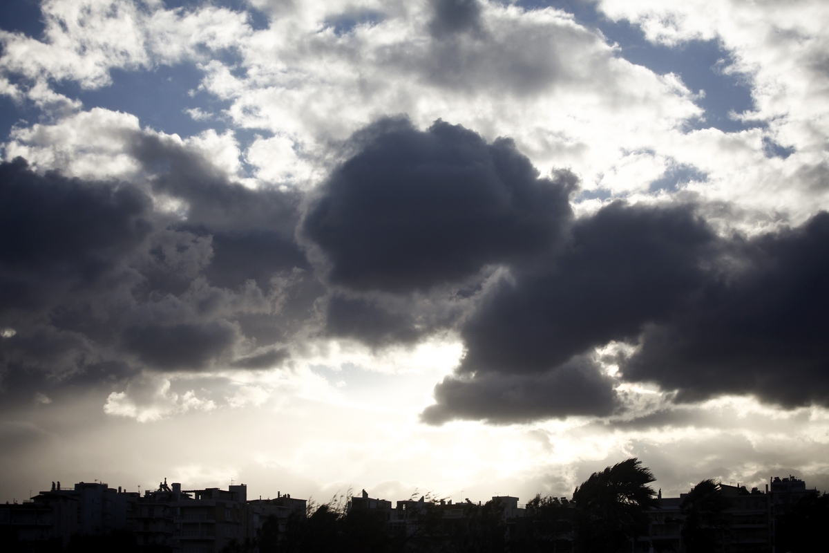 Καιρός: Γενικά αίθριος σε όλη τη χώρα – Αύριο έρχεται ο «Ηφαιστίων»