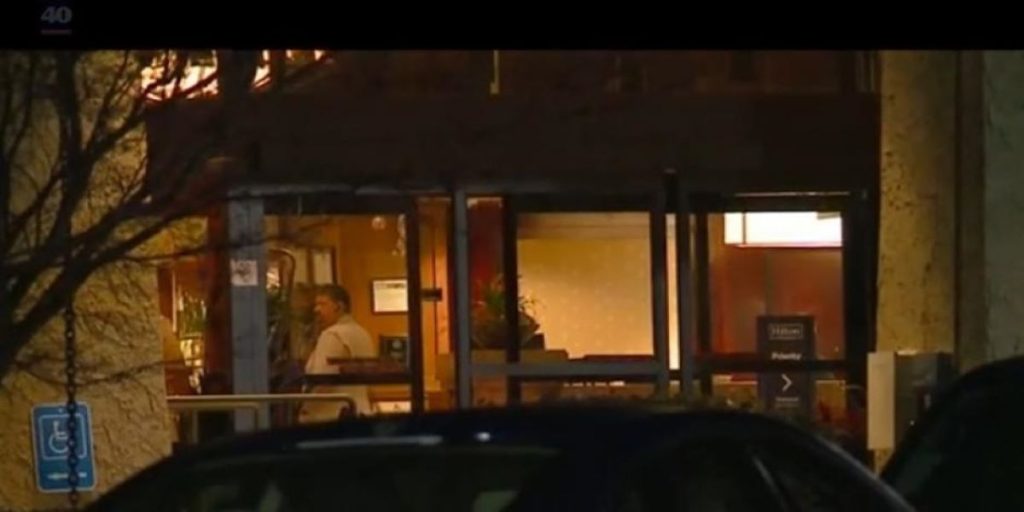 Έκλεισαν δωμάτιο σε ξενοδοχείο για οικογενειακό ρεβεγιόν αλλά ήρθαν αντιμέτωποι με… όργιο 1.000 ατόμων (βίντεο)