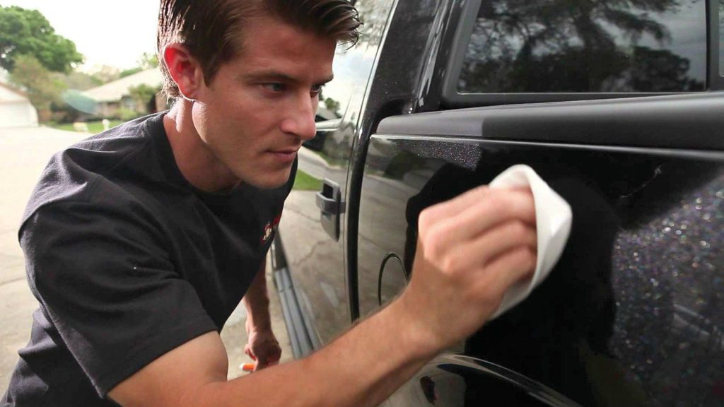 Με αυτόν τον τρόπο θα «εξαφανίσετε» τις γρατσουνιές από το αμάξι σας (βίντεο)