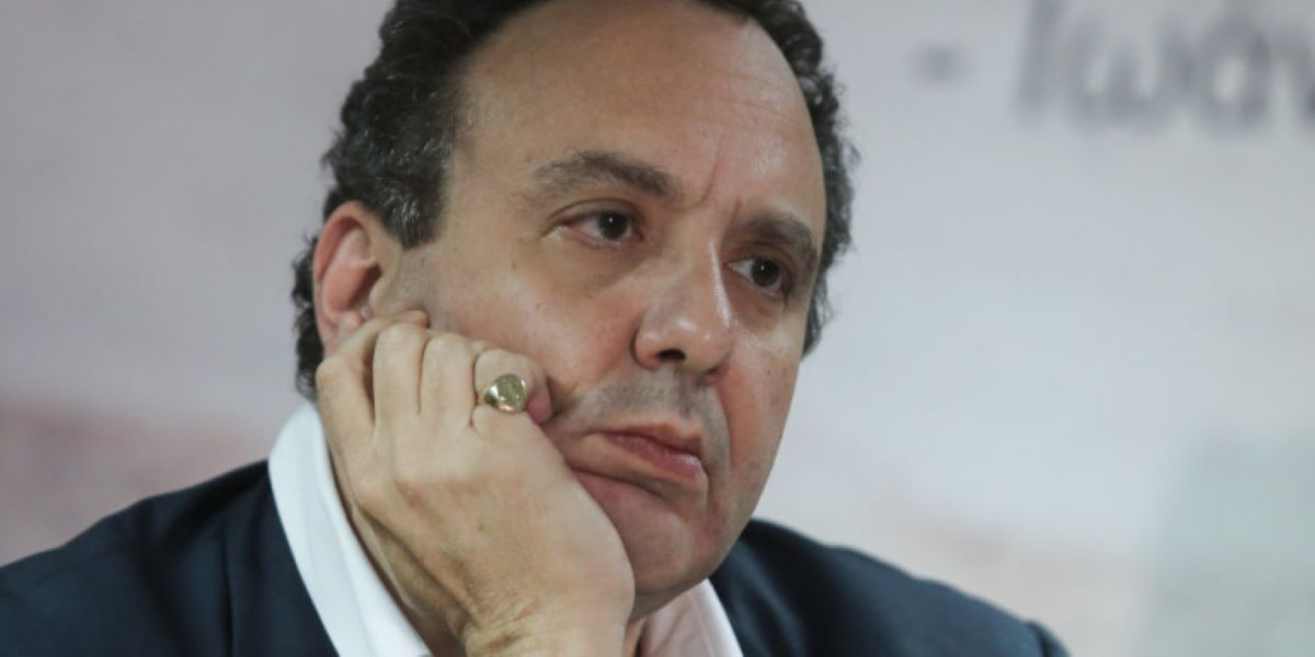 Χρήστος Χωμενίδης: Απαντά στους επικριτές του και εύχεται «καλή φώτιση» (φώτο)