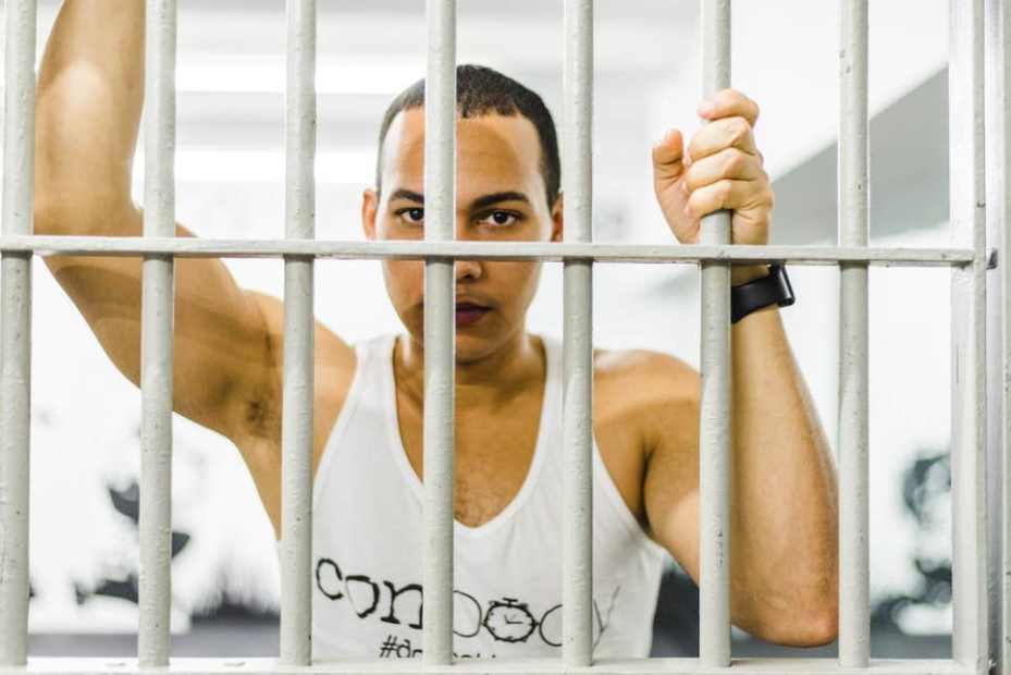 Coss Marte: Ο πρώην κατάδικος που θέλει να μας μάθει να γυμναζόμαστε σαν… φυλακισμένοι (φώτο-βίντεο)