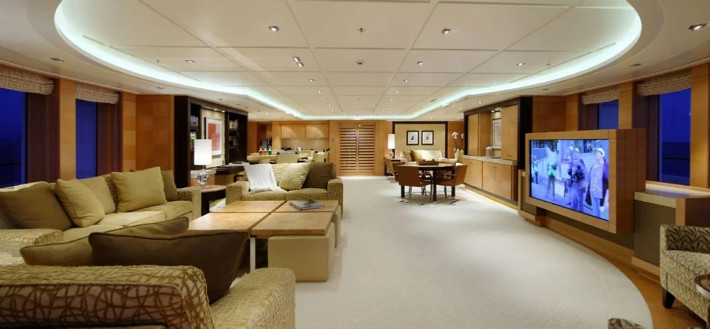 Με 900 δολάρια δανεικά έχτισε μια αυτοκρατορία: Ο Έλληνας που βαδίζει στα χνάρια του Ωνάση (φωτο)