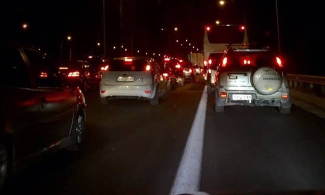 Αθηνών-Λαμίας: Κίνηση στο οδικό δίκτυο – Ποιοι δρόμοι είναι στο «κόκκινο»