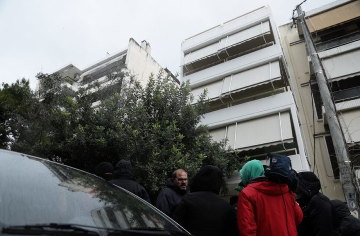 Θρήνος στην κηδεία μάνας και κόρης στην Πεύκη (βίντεο)