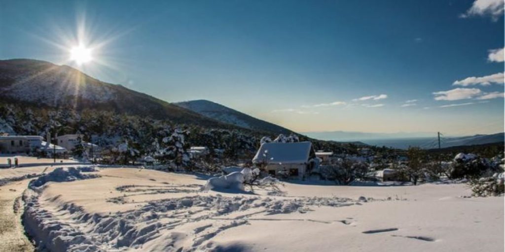 Κακοκαιρία: Αποκαταστάθηκε η ηλεκτροδότηση στα Βίλια – Άνοιξαν οι κεντρικοί δρόμοι