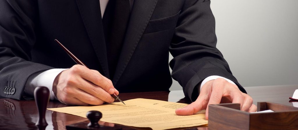 Oι συμβολαιογράφοι αποφάσισαν αποχή μέχρι τις 26 Ιανουαρίου