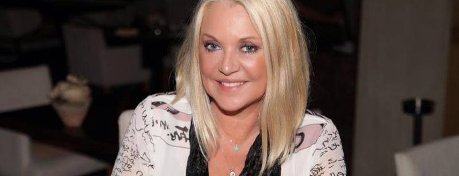 Η απάντηση της Ρούλας Κορομηλά στα «βέλη» της Βάνας Μπάρμπα: «Γούστο μου και καπέλο μου» (φωτο)