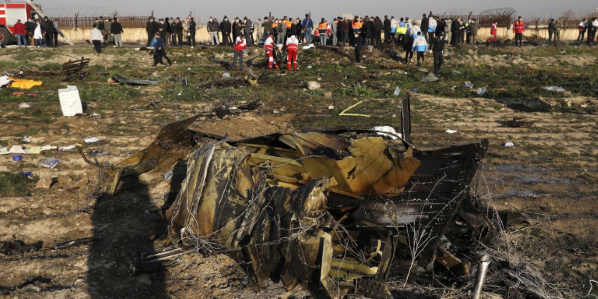 Αεροπορικό δυστύχημα στο Ιράν: Το αίτιο της συντριβής και τα σενάρια περί κατάρριψης  του (βίντεο)