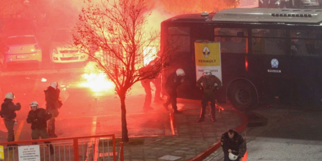 Ολυμπιακός: Κινδυνεύει με σοβαρή τιμωρία έδρας