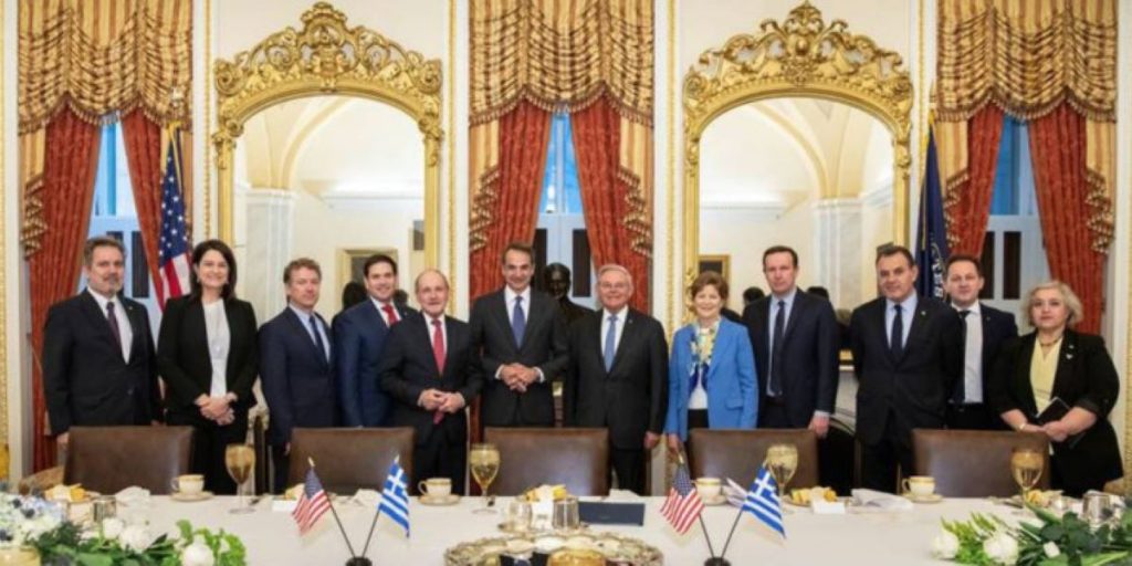 Πρόεδρος Επιτροπής Εξωτερικών Σχέσεων ΗΠΑ: «Χαίρομαι που οι ελληνοαμερικανικές σχέσεις δεν ήταν ποτέ καλύτερες» (φώτο)