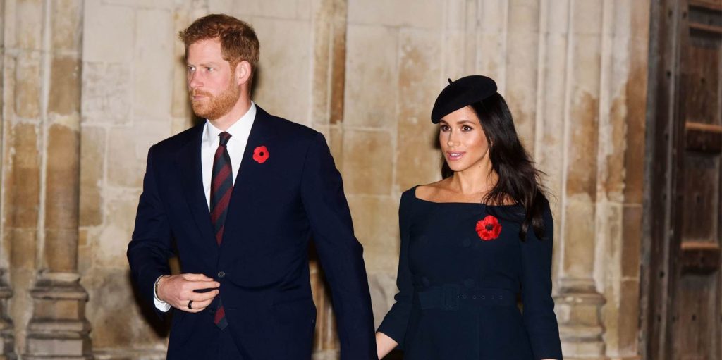 «Φωτιά» πήρε το Twitter έπειτα την απόφαση των Meghan και Harry να παραιτηθούν από τα βασιλικά καθήκοντα (φώτο)