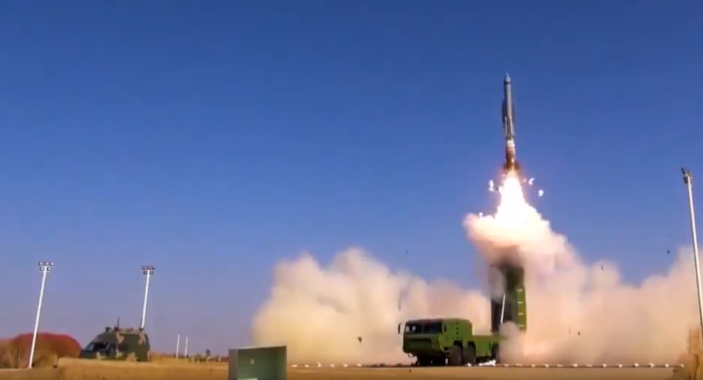Δείτε την εκτόξευση κινεζικού υπερηχητικού πυραύλου – Μπορεί να φτάσει ως τις ΗΠΑ (βίντεο)