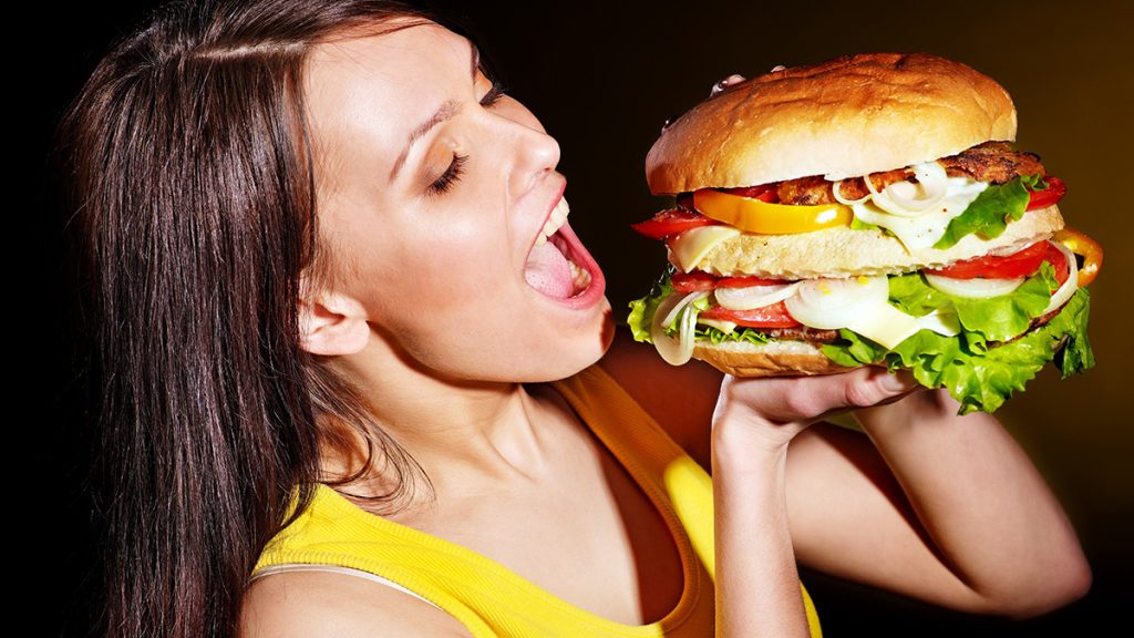 Η σωστή και η λάθος στιγμή για να φάτε ένα παχυντικό τρόφιμο σύμφωνα με έρευνα